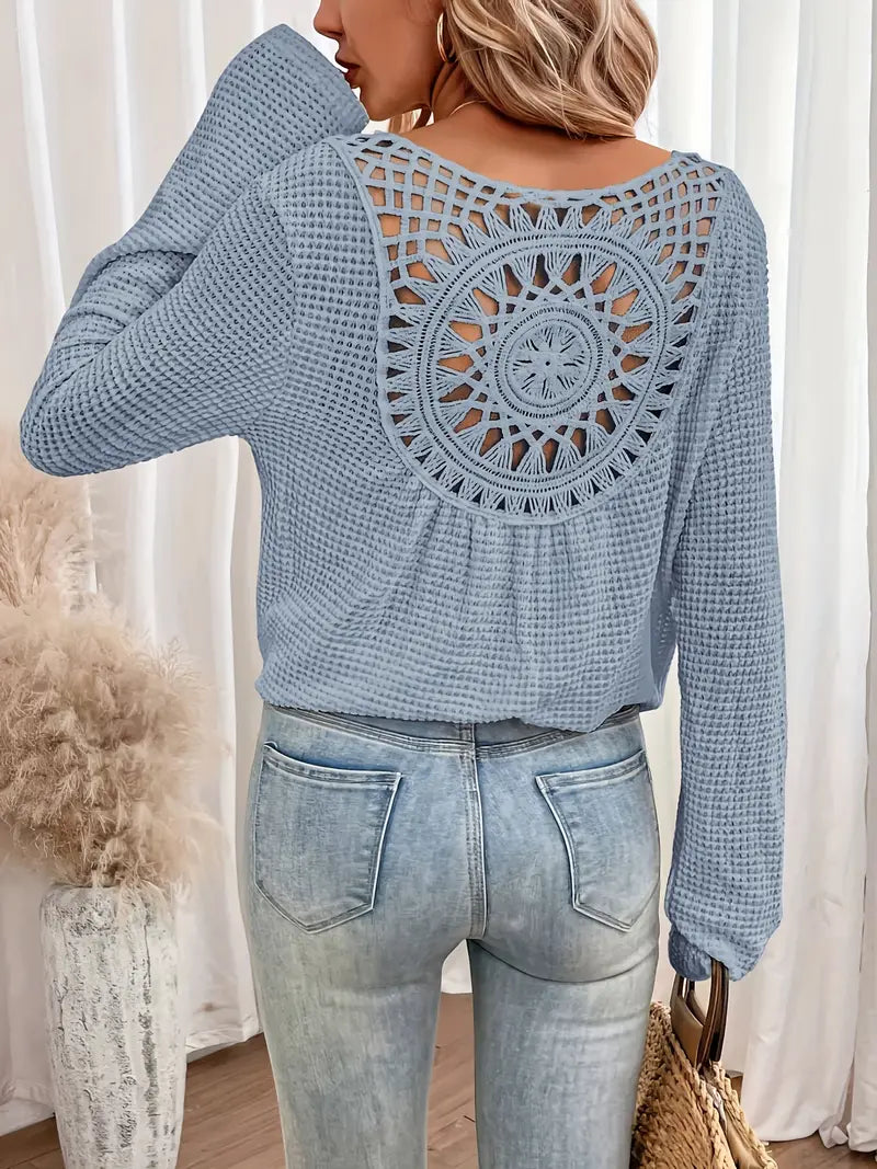 Dámské tričko s dlouhým rukávem, výstřihem do V a háčkovaným detailem na zádech | boho