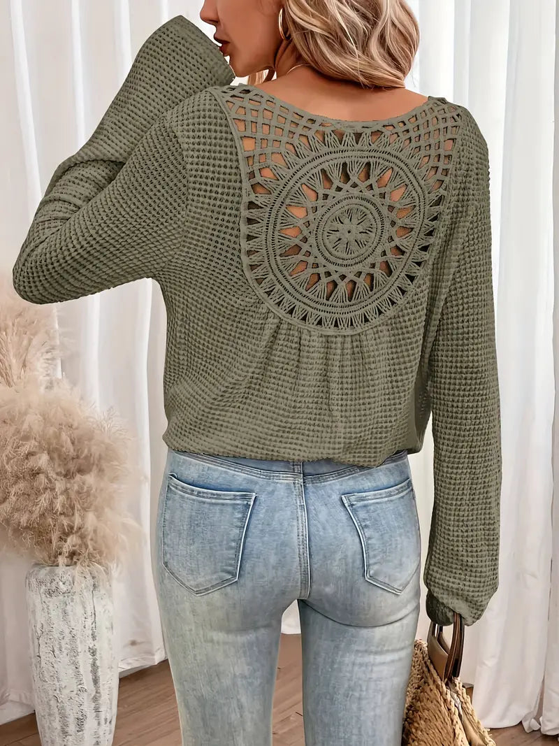 Dámské tričko s dlouhým rukávem, výstřihem do V a háčkovaným detailem na zádech | boho