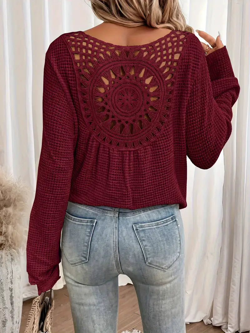 Dámské tričko s dlouhým rukávem, výstřihem do V a háčkovaným detailem na zádech | boho