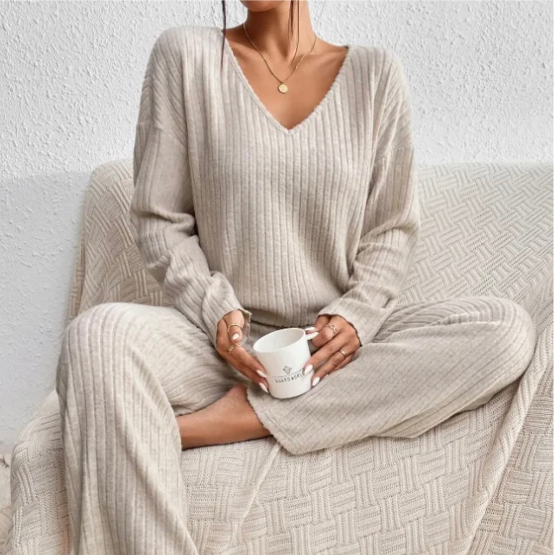 Damen Loungewear-Set Mit V-Ausschnitt | Beque