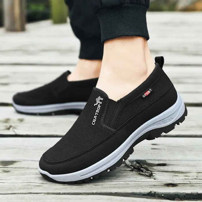 Benjamin - Herren Outdoor-Slipper mit Rutschfester Sohle, Sportliches Design