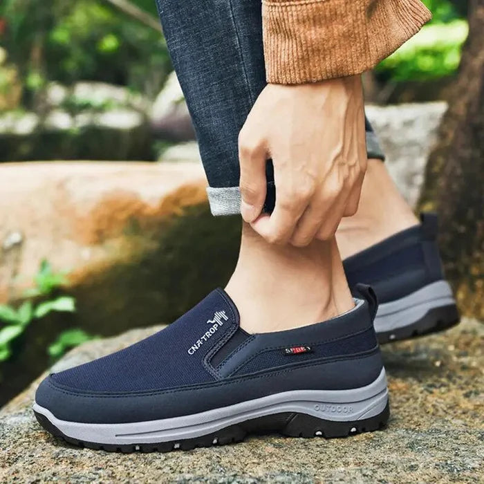 Benjamin - Herren Outdoor-Slipper mit Rutschfester Sohle, Sportliches Design