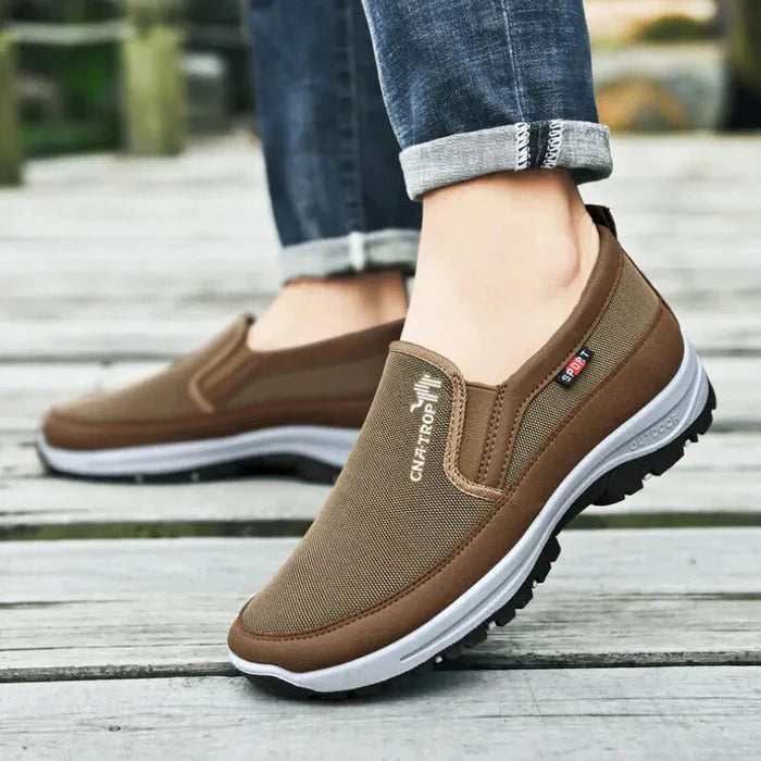 Benjamin - Herren Outdoor-Slipper mit Rutschfester Sohle, Sportliches Design