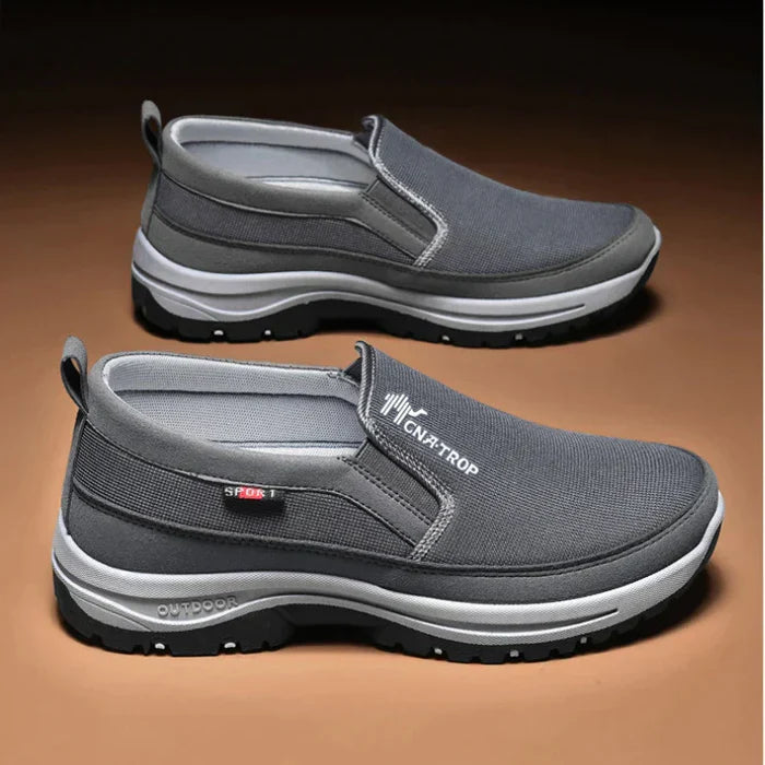 Benjamin - Herren Outdoor-Slipper mit Rutschfester Sohle, Sportliches Design