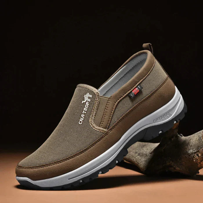 Benjamin - Herren Outdoor-Slipper mit Rutschfester Sohle, Sportliches Design