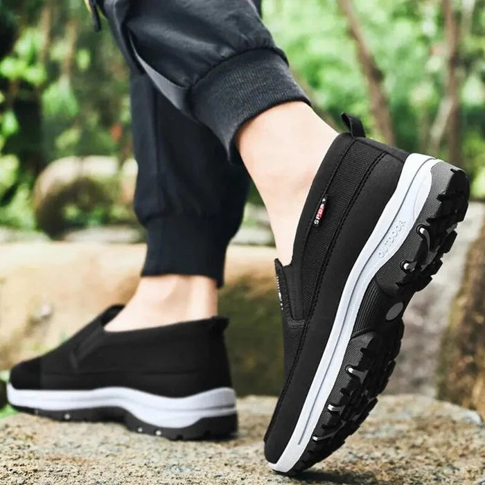 Benjamin - Herren Outdoor-Slipper mit Rutschfester Sohle, Sportliches Design