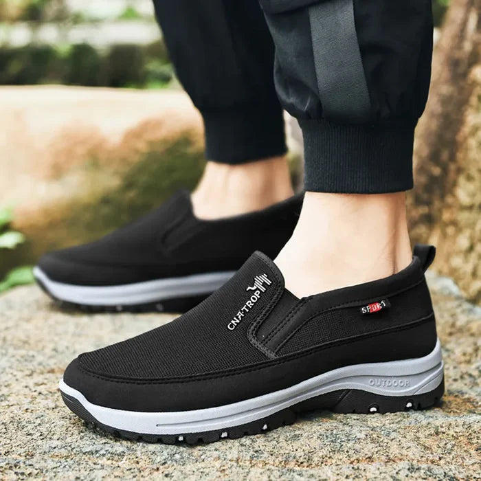 Benjamin - Herren Outdoor-Slipper mit Rutschfester Sohle, Sportliches Design