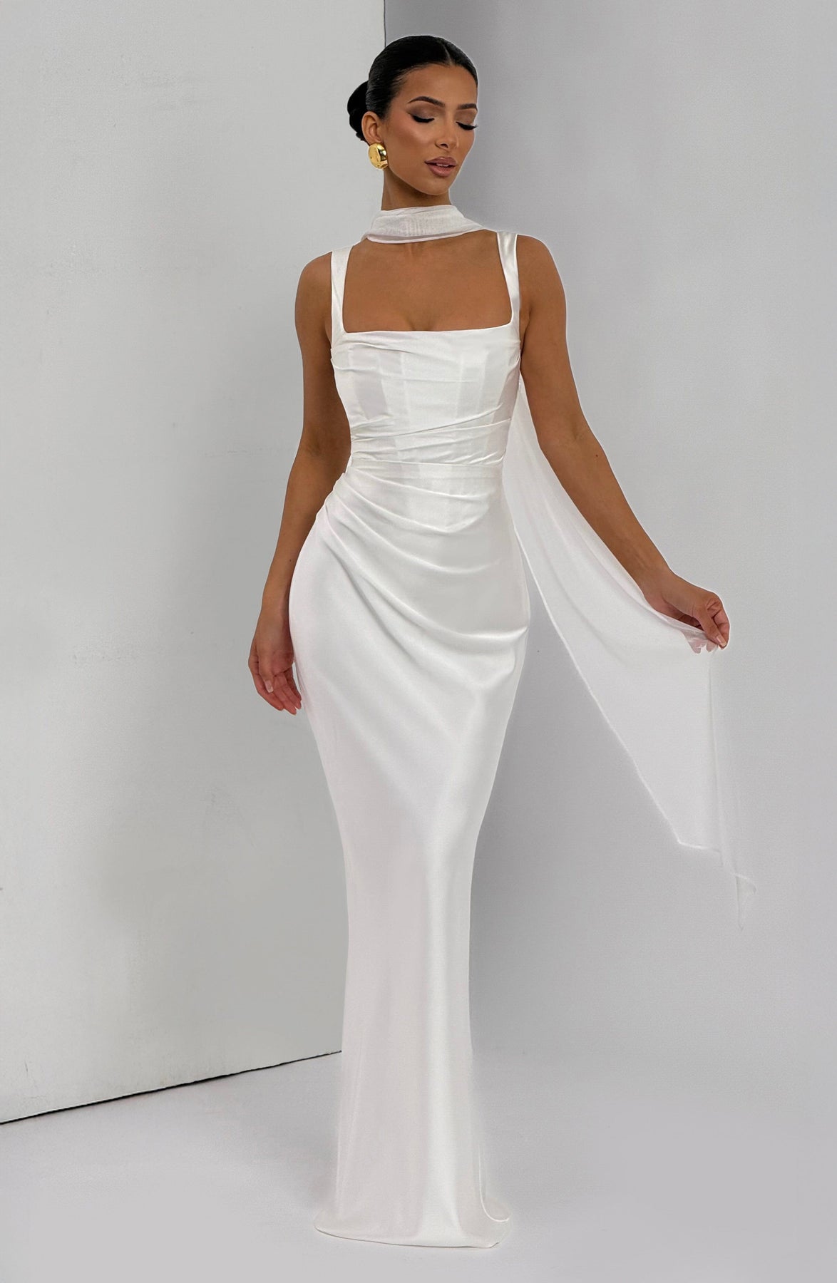 Calythéa - Vestido largo de satén con lazo en la espalda