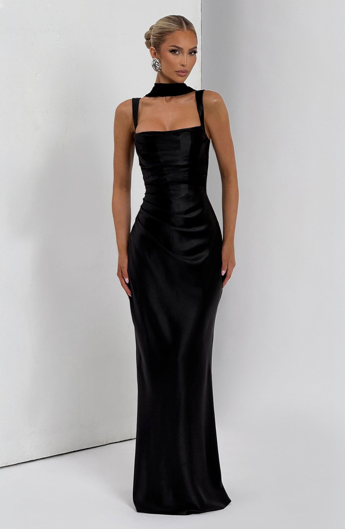 Calythéa - Vestido largo de satén con lazo en la espalda