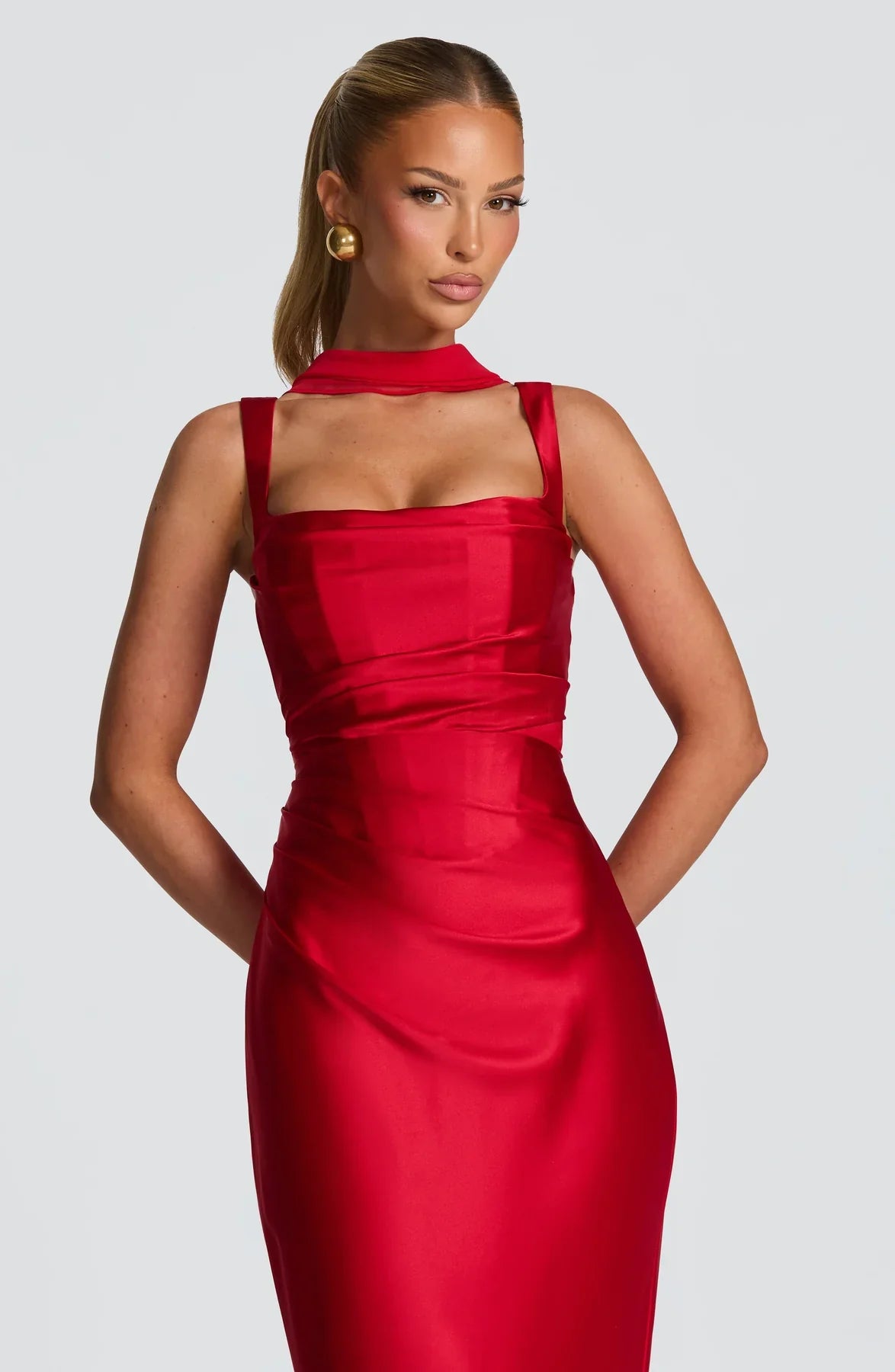 Calythéa - Vestido largo de satén con lazo en la espalda